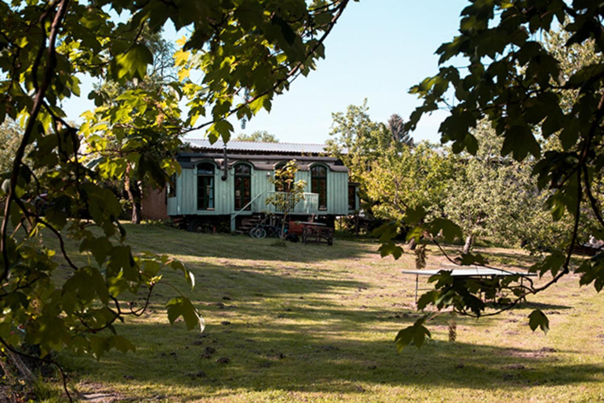 Zirkuswagen - Roulotte Hotell Kirch Mulsow Exteriör bild